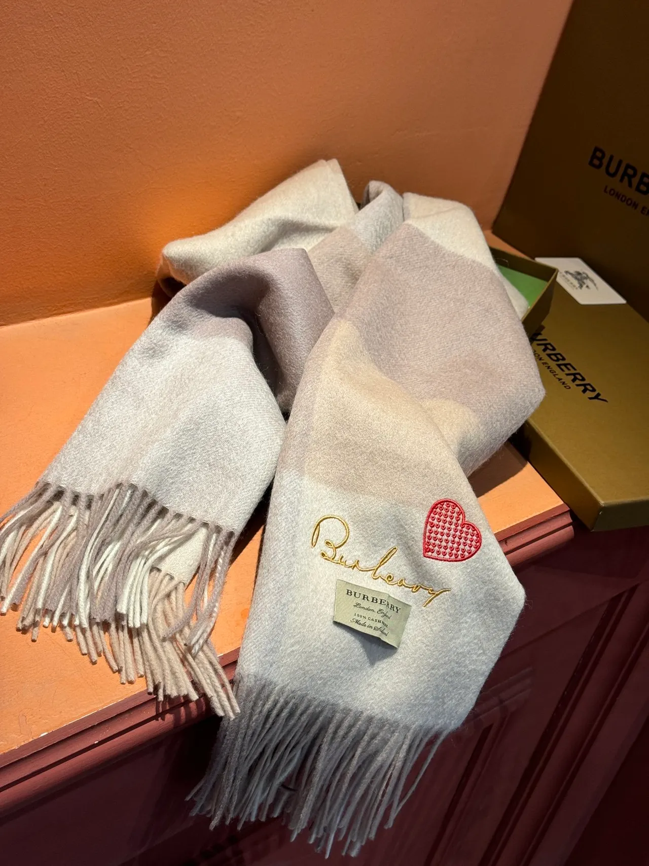 Burberry 米色灰经典格子图案刺绣标志羊绒围巾 9