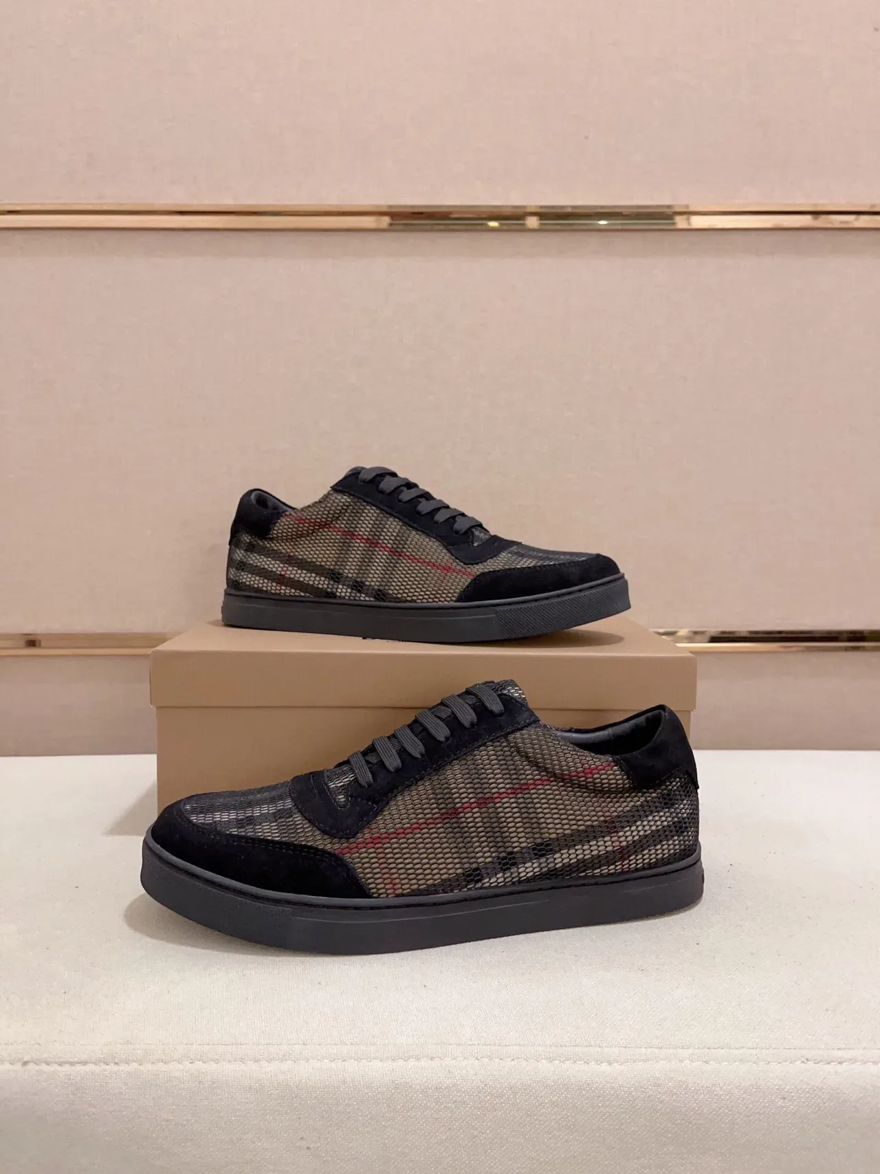 Burberry أحذية رياضية نمط حياة أسود بيج شبكة علوية سويد أوفرليه 7