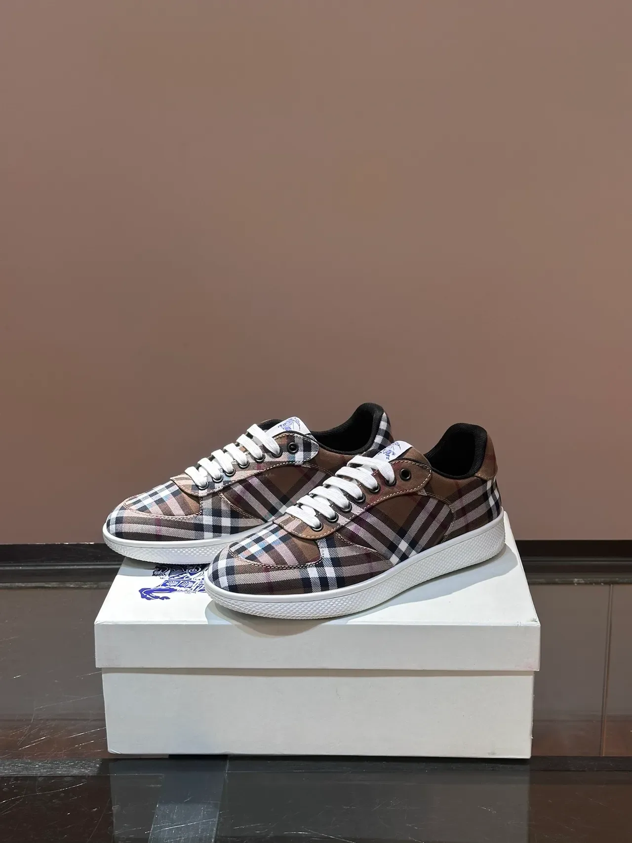 Burberry بني أبيض شيك باترن علوية منخفضة شكل لايف ستايل أحذية رياضية 5