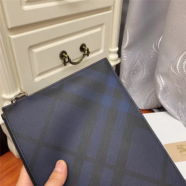 Burberry Knight নেভি চেক লেফাফা ক্লাচ 4