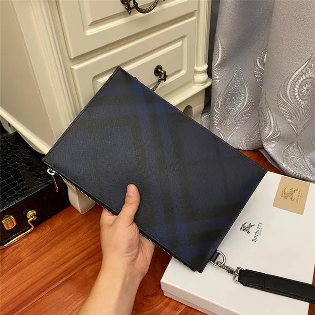 Burberry Knight নেভি চেক লেফাফা ক্লাচ 8