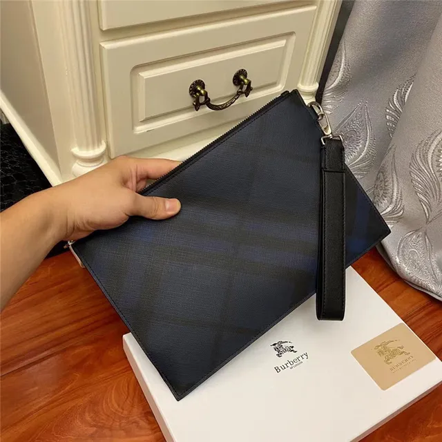 Burberry Knight নেভি চেক লেফাফা ক্লাচ 9