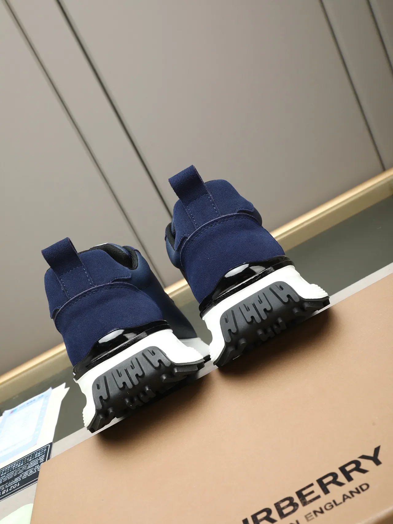 Burberry Knight نافي جلد Chunky Sneakers 2