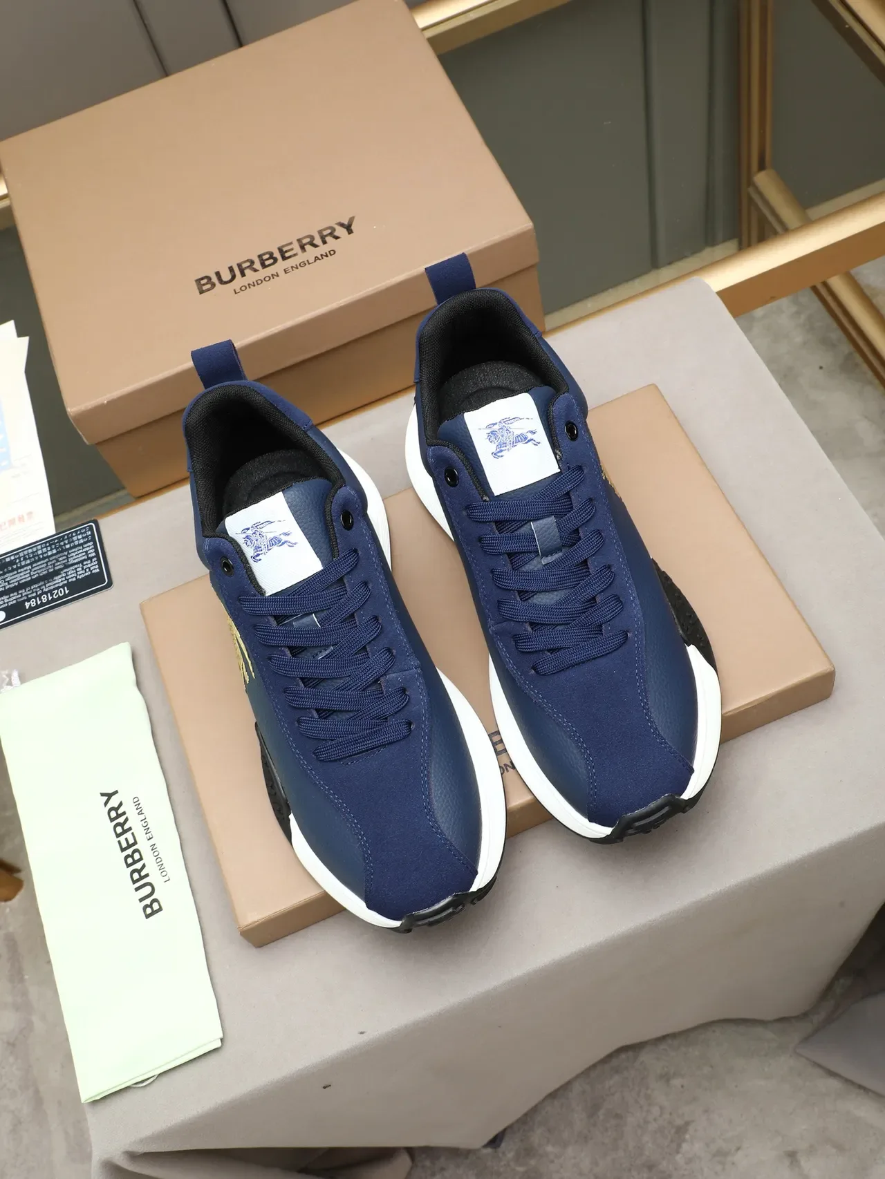 Burberry Knight نافي جلد Chunky Sneakers 3