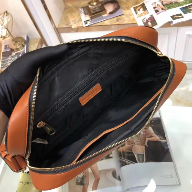 Burberry Monogram Canvas حقيبة كتف بني بيج تان مع إطار جلد 3