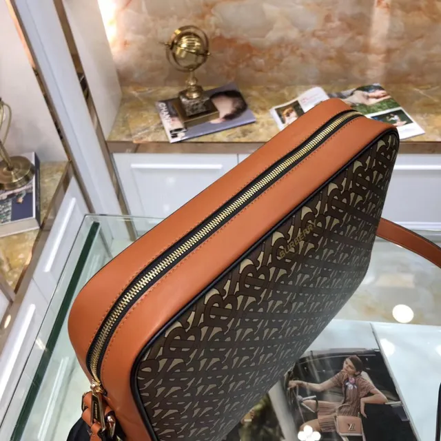 Burberry Monogram Canvas حقيبة كتف بني بيج تان مع إطار جلد 5