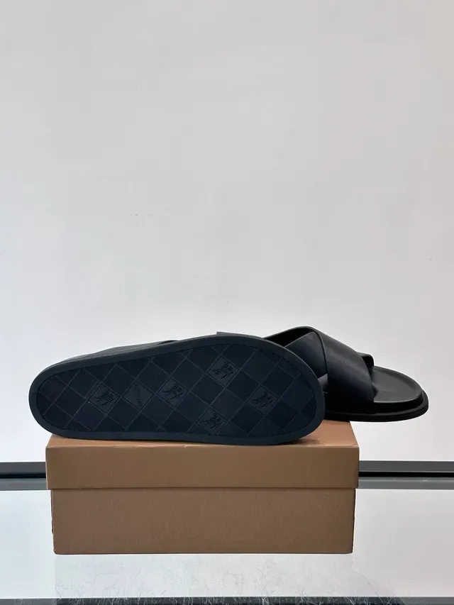 Burberry Monogram Sandalias con Correa Cruzada de Cuero 2