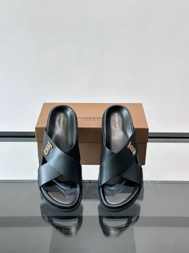 Burberry Monogram Sandalias con Correa Cruzada de Cuero 3