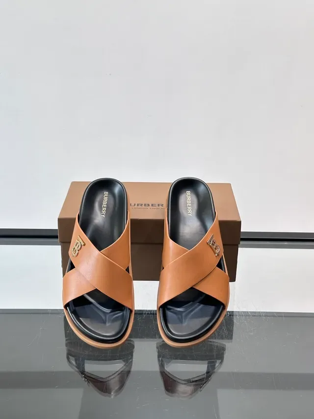 Burberry Monogram Sandalias con Correa Cruzada de Cuero 5
