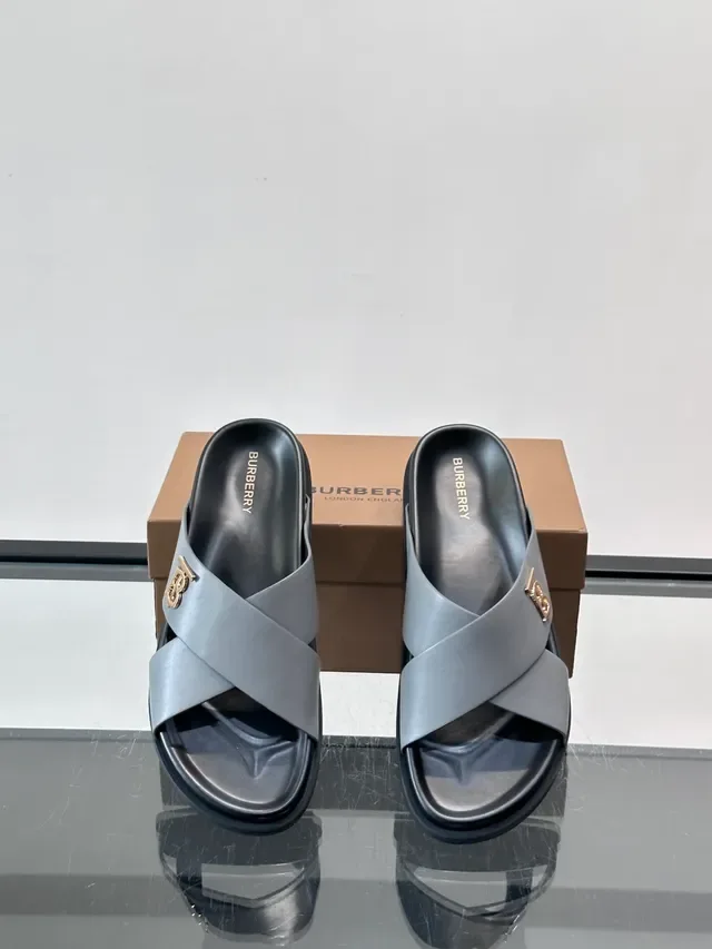 Burberry Monogram Sandalias con Correa Cruzada de Cuero 6