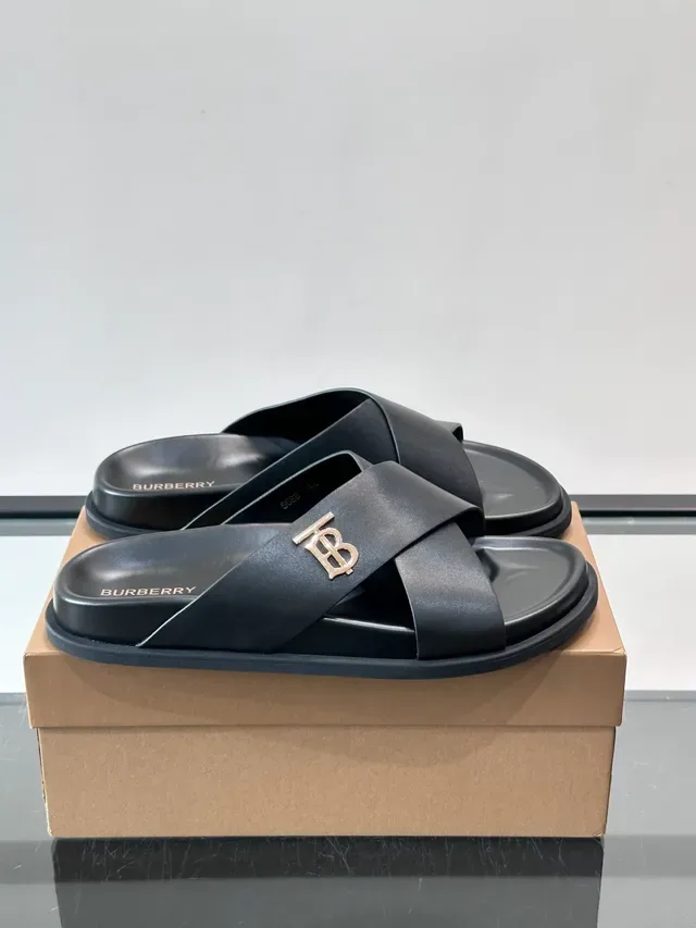 Burberry Monogram Sandalias con Correa Cruzada de Cuero 8