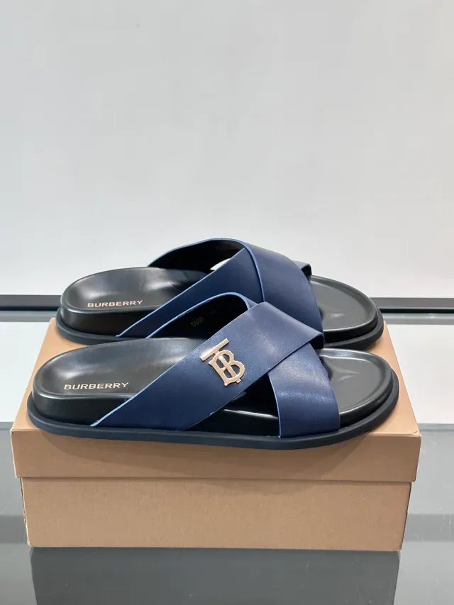 Burberry Monogram Sandalias con Correa Cruzada de Cuero 9