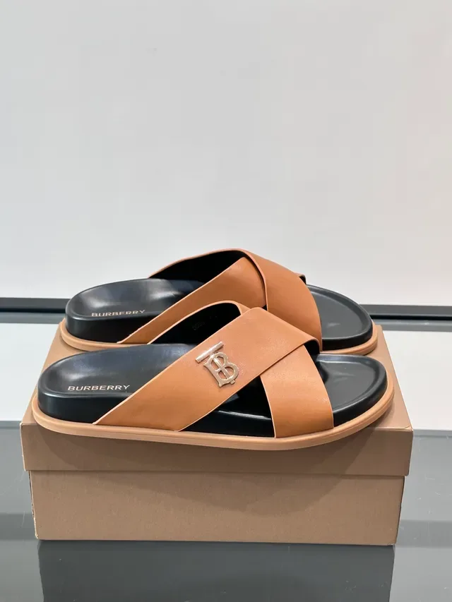 Burberry Monogram Sandalias con Correa Cruzada de Cuero 10