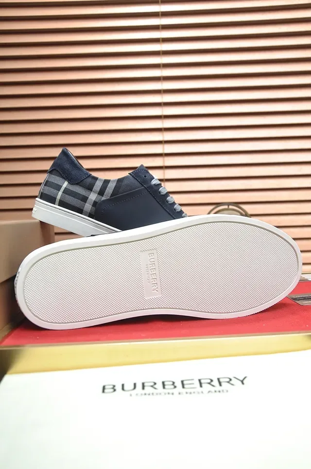 Burberry Sapatilhas Lifestyle Camurça e House Check Navy 2
