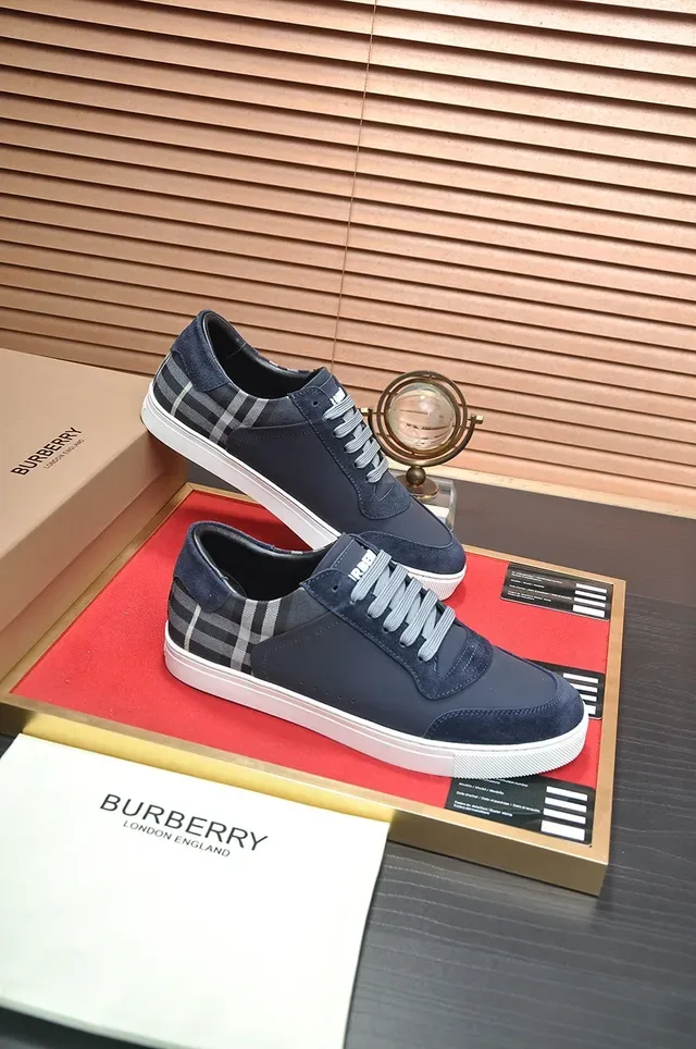 Burberry Sapatilhas Lifestyle Camurça e House Check Navy 3