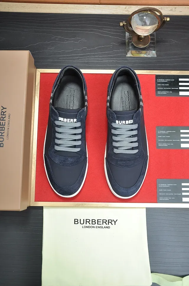 Burberry Sapatilhas Lifestyle Camurça e House Check Navy 4