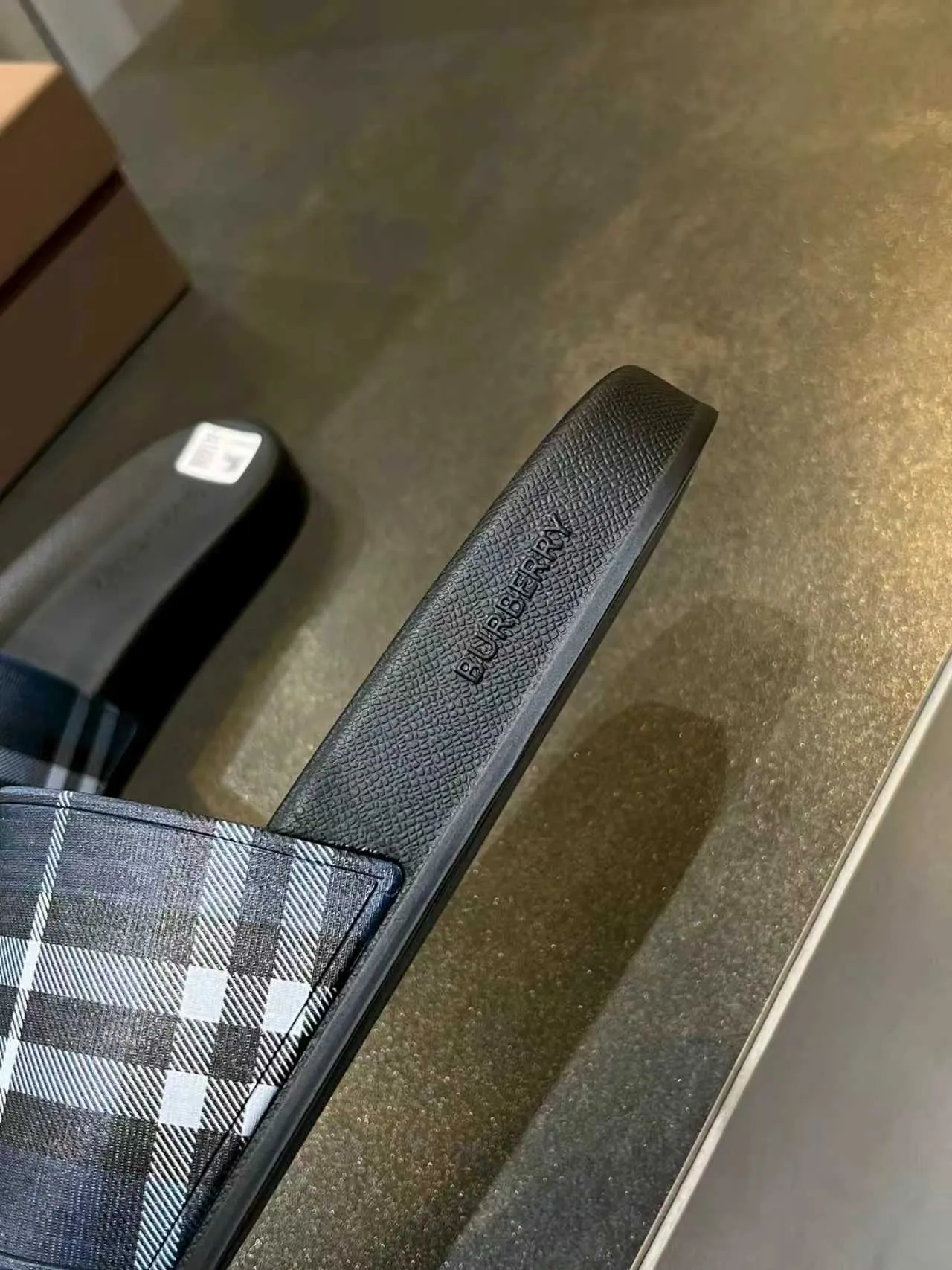 Burberry Slide Sandales Noir Marine Semelle Caoutchouc Sangle Classique à Carreaux 2