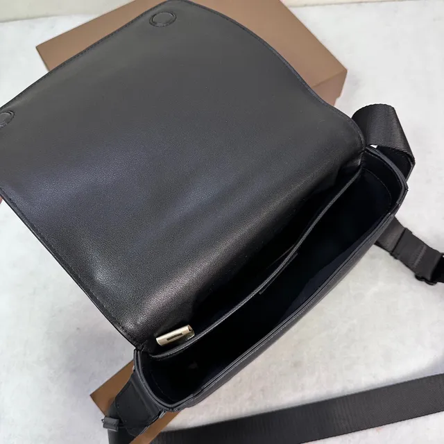 Burberry TB Monogram मेसेंजर बैग काला संरचित टेक्स्चर्ड लेदर जैसा मेसेंजर बैग 2