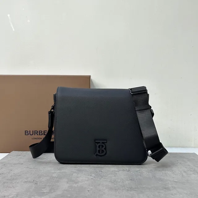 Burberry TB Monogram मेसेंजर बैग काला संरचित टेक्स्चर्ड लेदर जैसा मेसेंजर बैग 5
