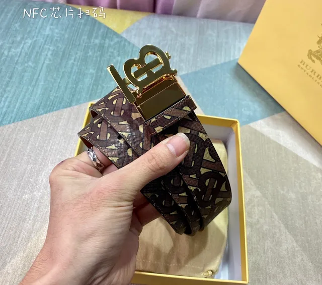 Burberry TB Monogram Ceinture en cuir réversible 6