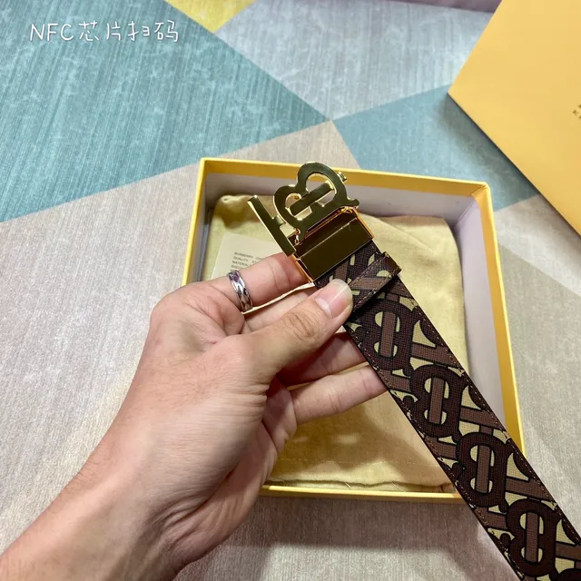 Burberry TB Monogram Ceinture en cuir réversible 7