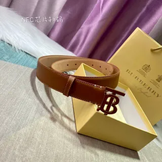 Burberry TB Shield Cinturón de cuero marrón beige hebilla monograma contraste costura blanca