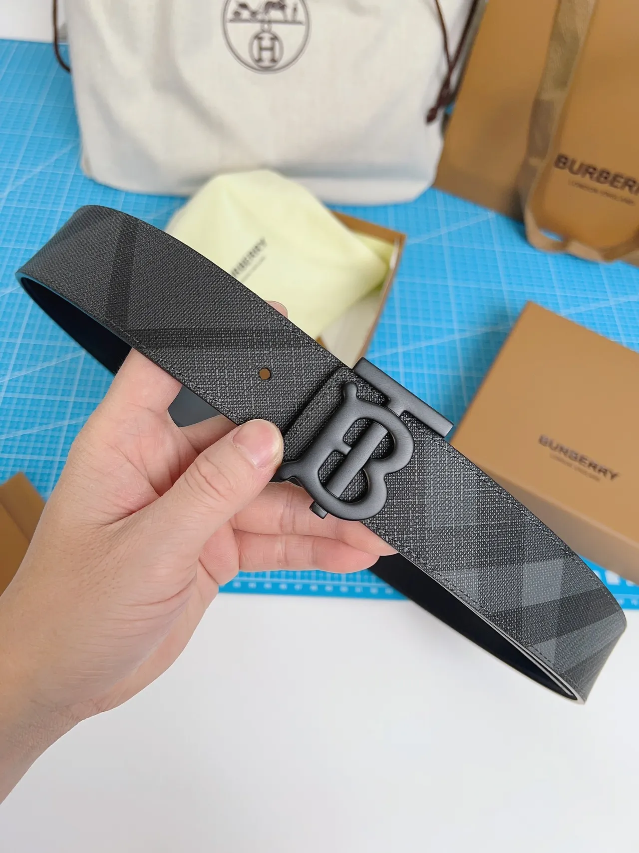Burberry Thomas Burberry Monogram Cinto Preto Cinza Xadrez Cinto de Couro 2