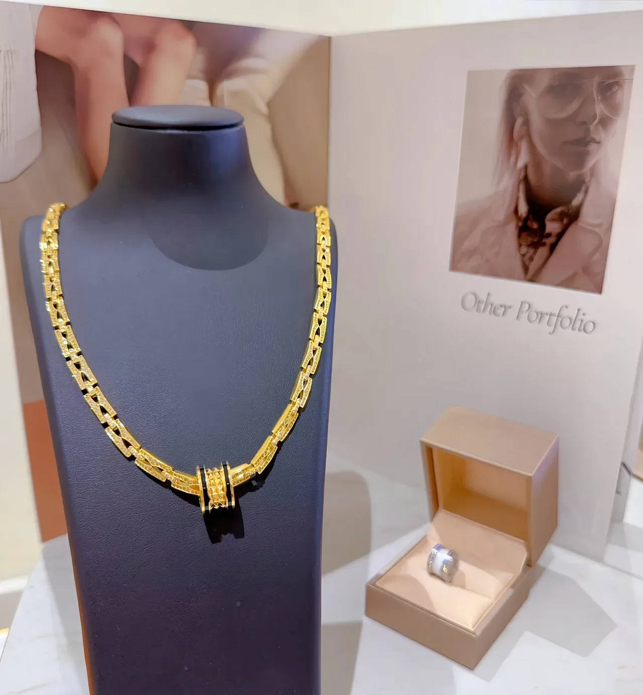 Bvlgari B.zero1 ذهب أسود سلسلة مرصعة بالماس نمط مزدوج دوامة قلادة 8