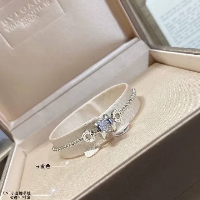 Bvlgari B.zero1 金银色 圆柱形 Pavé 魅力 刻字 Logo 戒指手链 3
