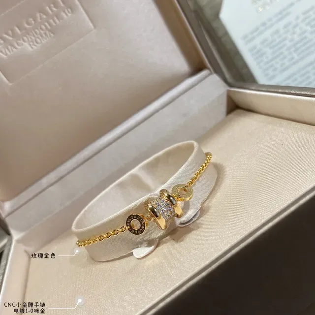 Bvlgari B.zero1 金银色 圆柱形 Pavé 魅力 刻字 Logo 戒指手链 7