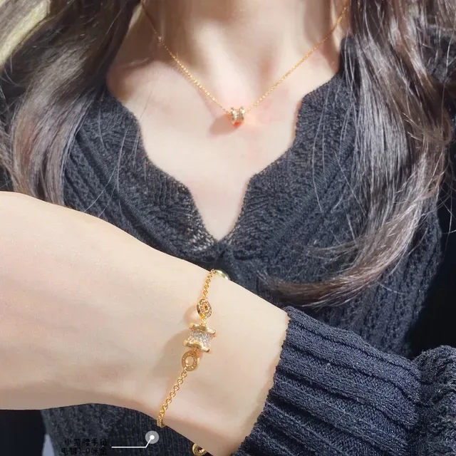 Bvlgari B.zero1 金银色 圆柱形 Pavé 魅力 刻字 Logo 戒指手链 10