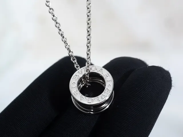 Bvlgari B.zero1 多环圆柱吊坠项链 8