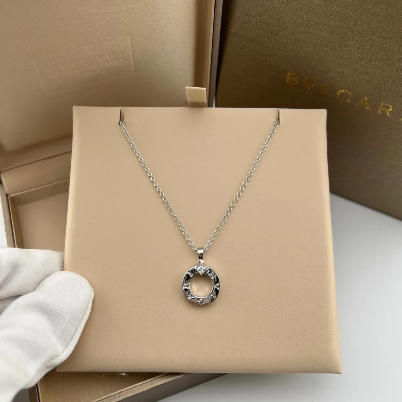 Bvlgari B.zero1 चाँदी सोने का ओपन रिंग पेंडेंट एंग्रेव्ड ब्रांड लेटरिंग नेकलेस 2