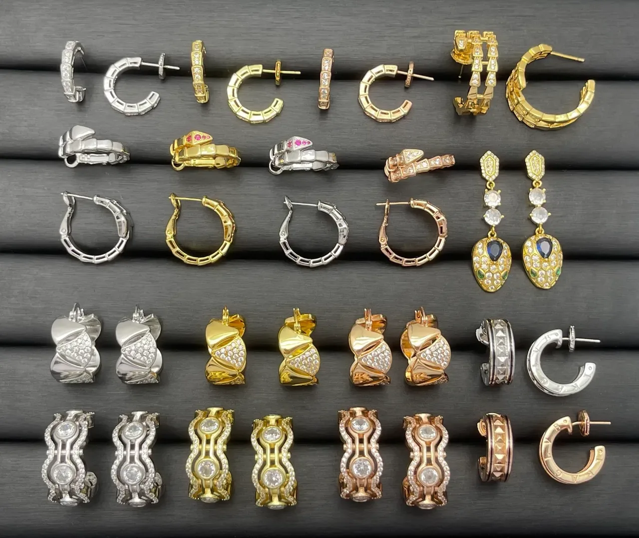 Bvlgari Divas’ Dream, B.zero1, Serpenti সোনালি ও সবুজ পাখা আকৃতির বৃত্তাকার হুপ ইয়াররিং 3