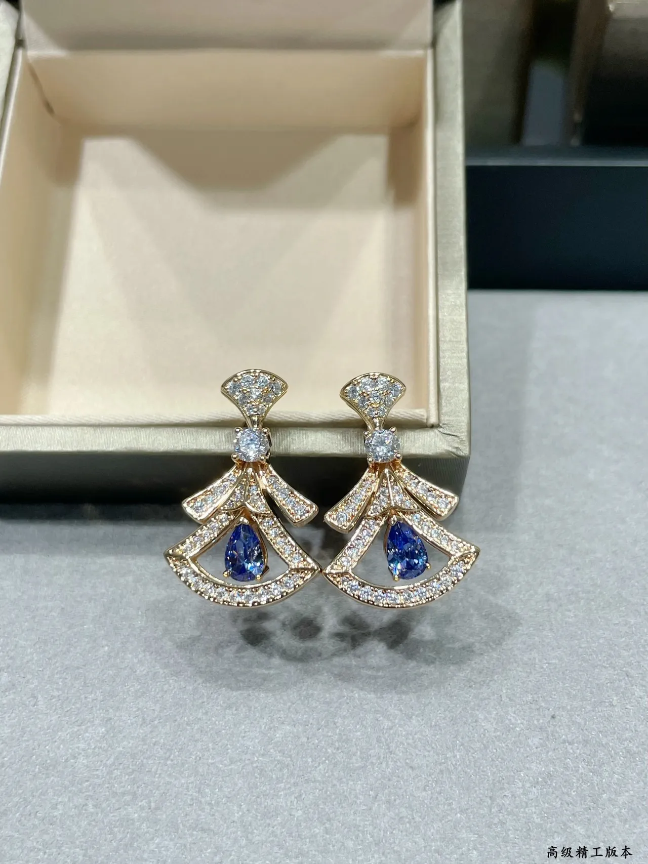 Bvlgari 金色蓝色扇形图案梨形宝石耳环 6