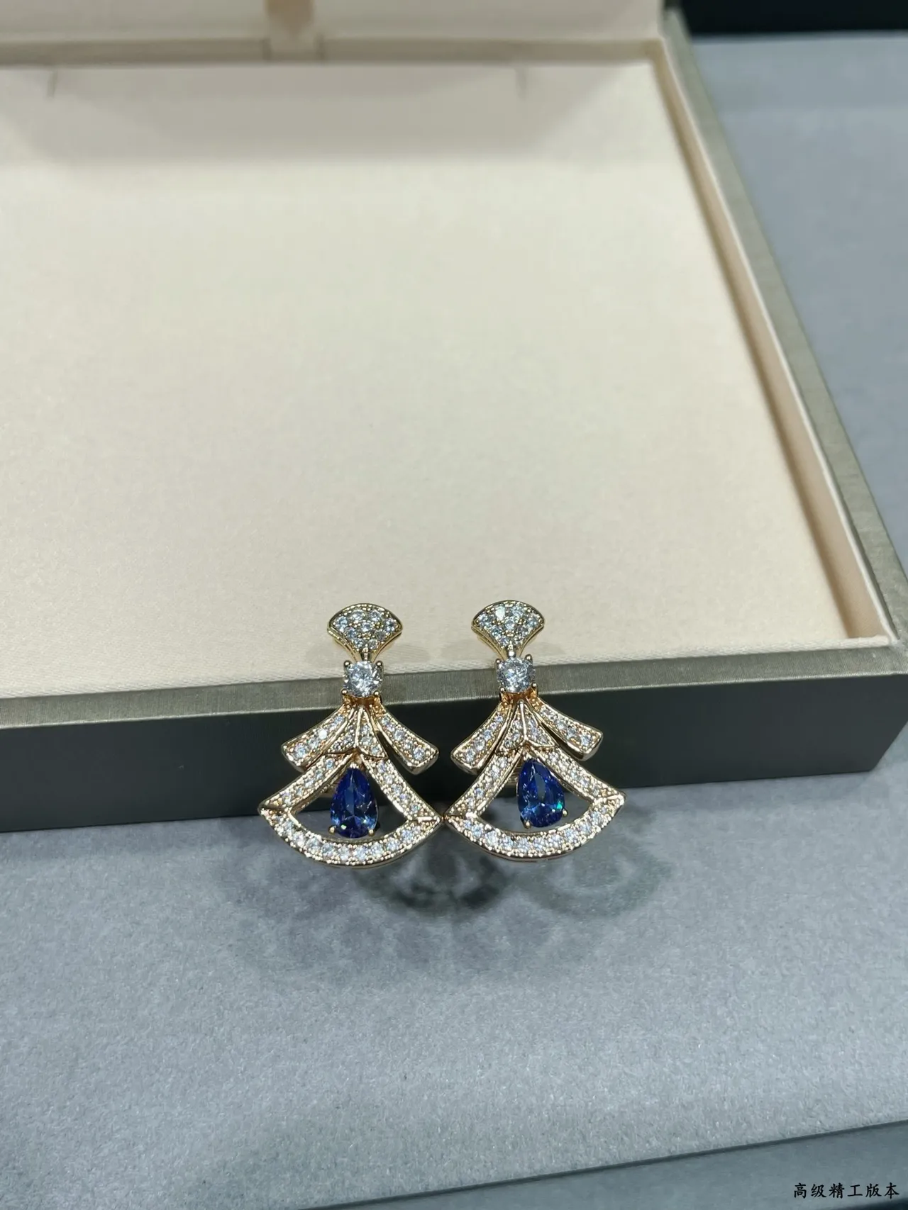 Bvlgari 金色蓝色扇形图案梨形宝石耳环 7
