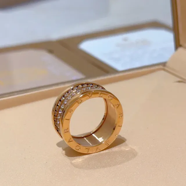 Bvlgari Anel de Ouro Transparente com Design de Múltiplas Bandas Rotatório e Pedras Pavé 6