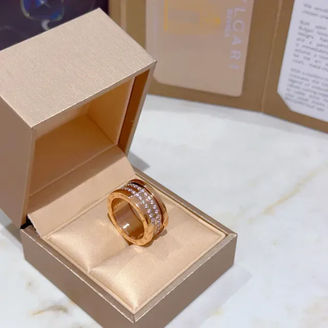 Bvlgari Anel de Ouro Transparente com Design de Múltiplas Bandas Rotatório e Pedras Pavé 7