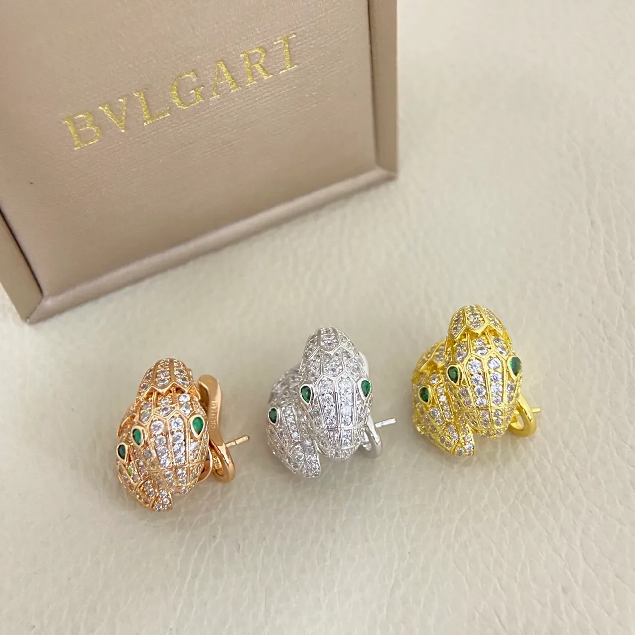 Bvlgari Serpenti باڤيه كريستال وعيون زمردية أقراط أذن رأس الأفعى 2
