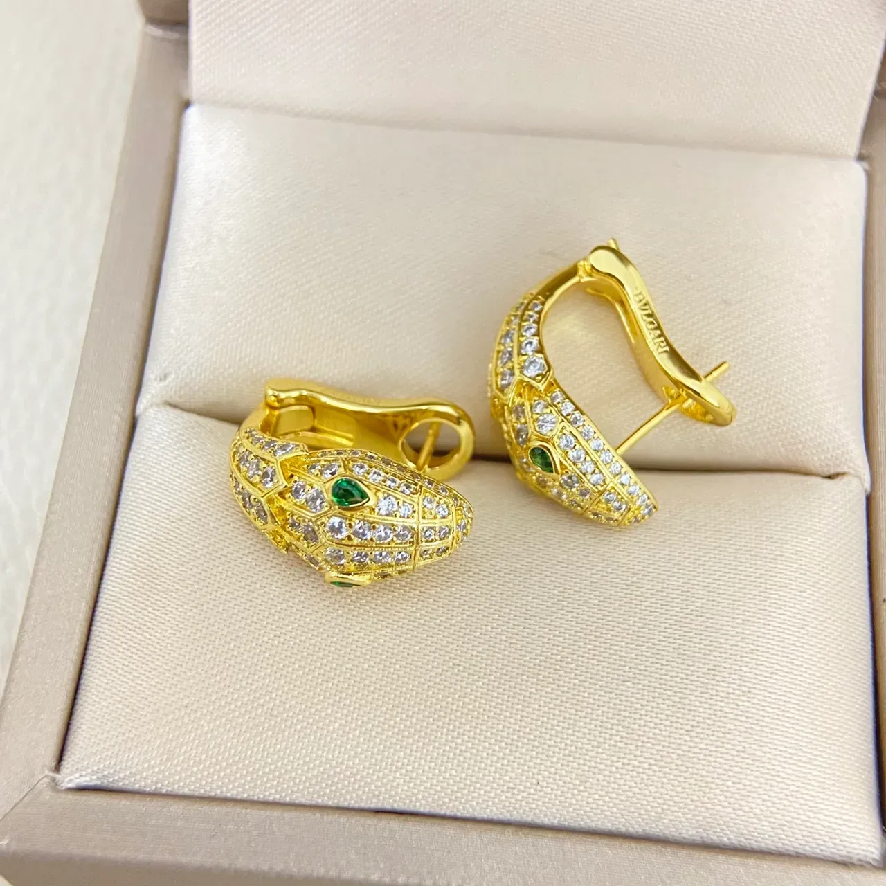 Bvlgari Serpenti باڤيه كريستال وعيون زمردية أقراط أذن رأس الأفعى 3