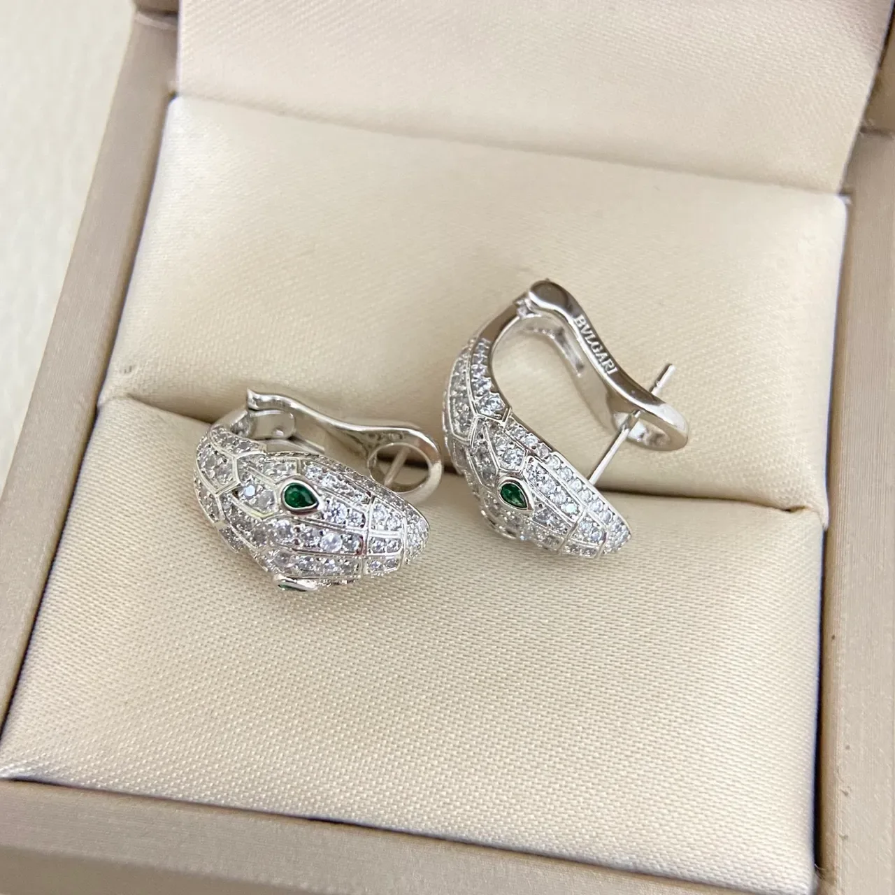 Bvlgari Serpenti باڤيه كريستال وعيون زمردية أقراط أذن رأس الأفعى 4