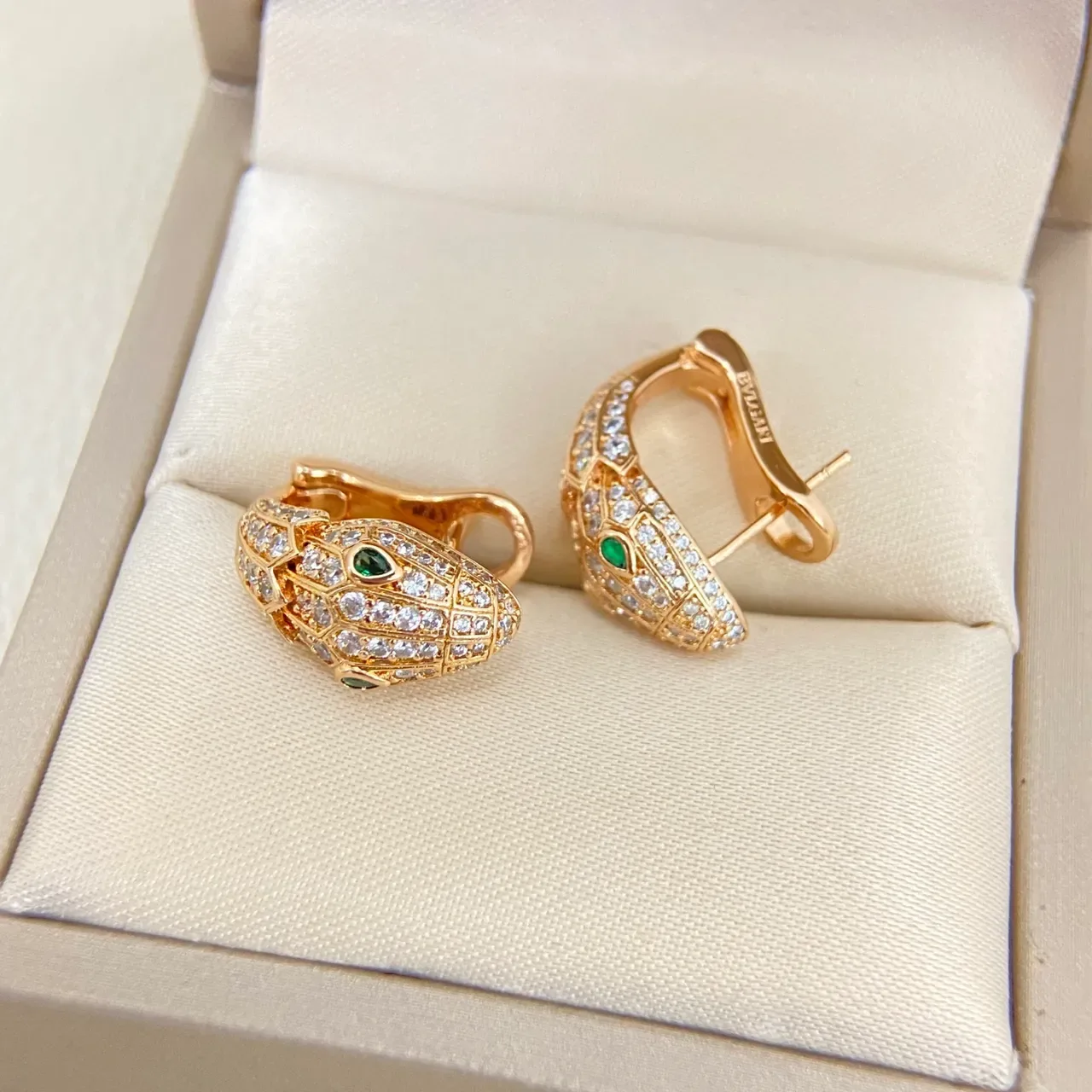 Bvlgari Serpenti باڤيه كريستال وعيون زمردية أقراط أذن رأس الأفعى 5