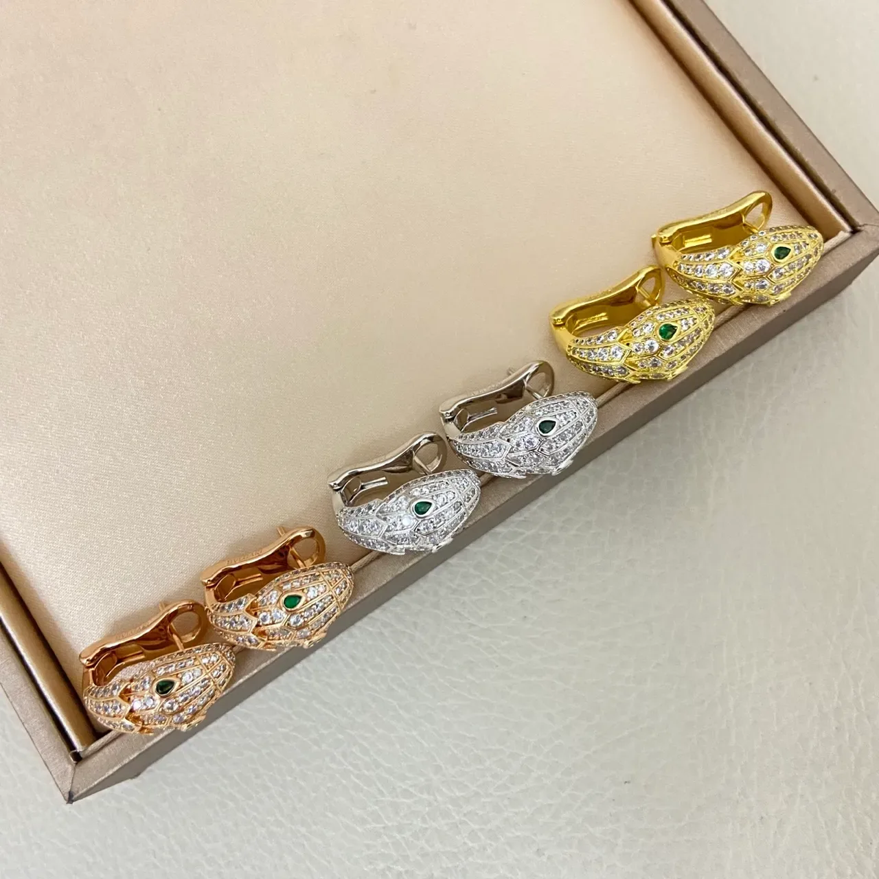 Bvlgari Serpenti باڤيه كريستال وعيون زمردية أقراط أذن رأس الأفعى 6