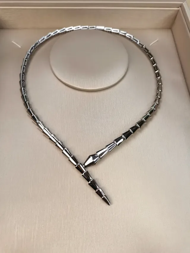 Bvlgari Serpenti गुलाबी सोना जोड़दार साँप हार 4
