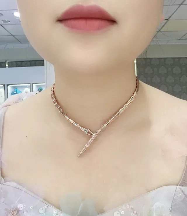 Bvlgari Serpenti गुलाबी सोना जोड़दार साँप हार 5