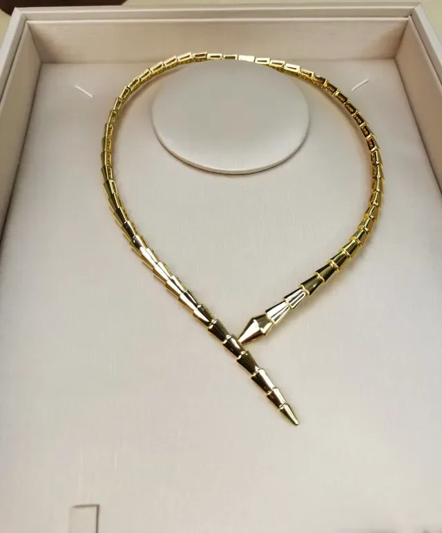 Bvlgari Serpenti गुलाबी सोना जोड़दार साँप हार 7