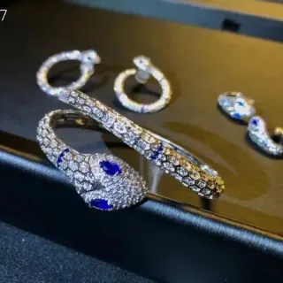 Bvlgari Serpenti نقشة الثعبان الفضي الأزرق Pavé-Set سوار الماس