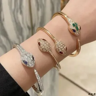 Bvlgari Serpenti सांप-हेड Pavé डायमंड और जेमस्टोन ब्रेसलेट