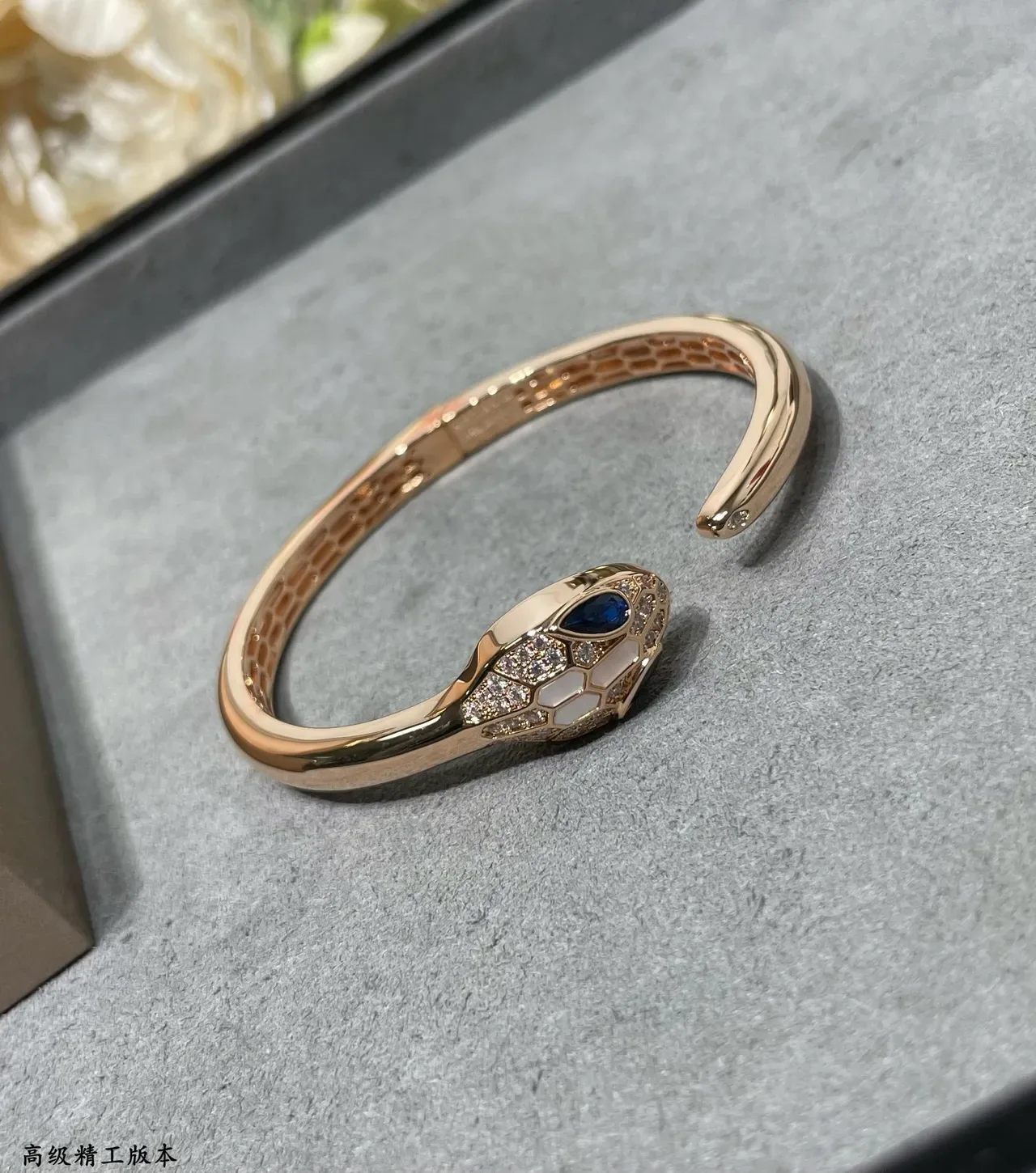 Bvlgari Serpenti सांप-हेड Pavé डायमंड और जेमस्टोन ब्रेसलेट 5