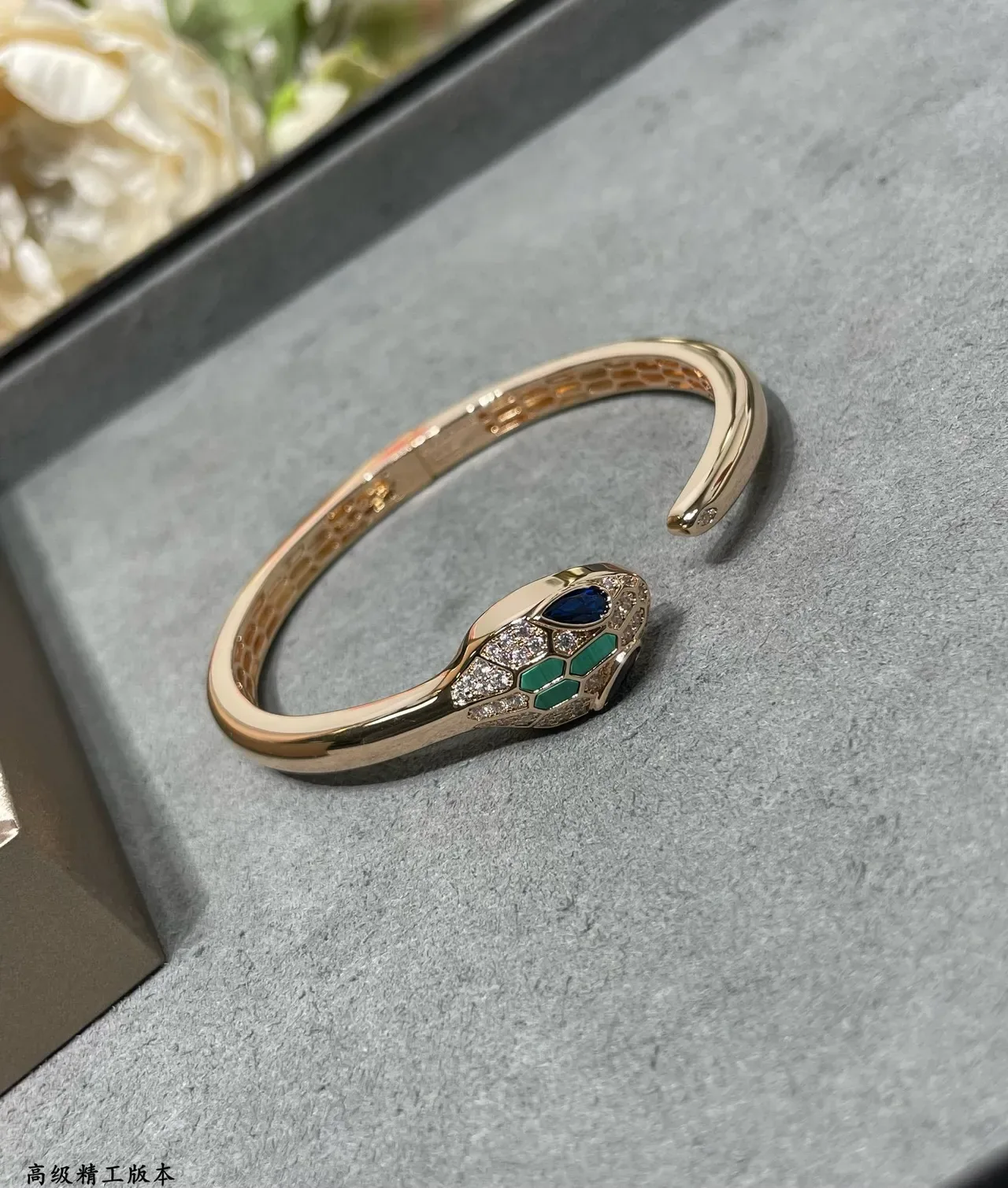 Bvlgari Serpenti सांप-हेड Pavé डायमंड और जेमस्टोन ब्रेसलेट 6